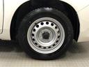 １４インチスチールホイール（１５５／８０Ｒ１４）装着です。