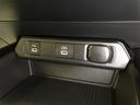 ディスプレイオーディオ用通信/充電USB端子(Type-C)と充電用入力端子(Type-C)が、センターコンソール前部に設置されています。