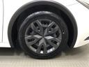 樹脂フルキャップ付き17インチスチールホイール(195/60R17)装着です。