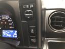 電格式ドアミラースイッチです。運転席に座ったままでも、ミラーの角度調整や格納が行えます。