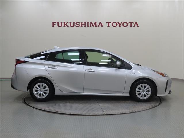 プリウス Ｓ　フルセグ　メモリーナビ　ＤＶＤ再生　ミュージックプレイヤー接続可　バックカメラ　衝突被害軽減システム　ＥＴＣ　ドラレコ　ＬＥＤヘッドランプ　記録簿　アイドリングストップ（4枚目）