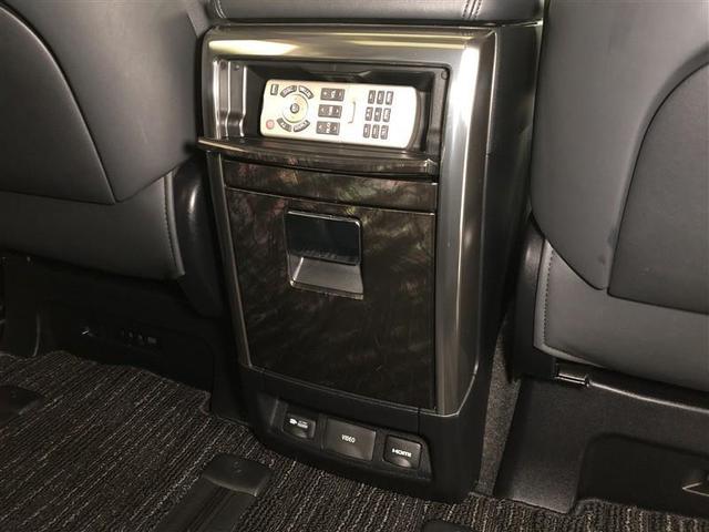 �y�R���\�[�������G���h�{�b�N�X�z�㉺�Q�J���Ɏ��[���t���Ă��܂��B��ȃ��j�^�[�p�����R�������[���Ă����̂Ƀs�b�^���I�ŉ����ɂ̓����G���^�[�e�C�������g�V�X�e���p���͒[�q���ݒu����Ă��܂��B