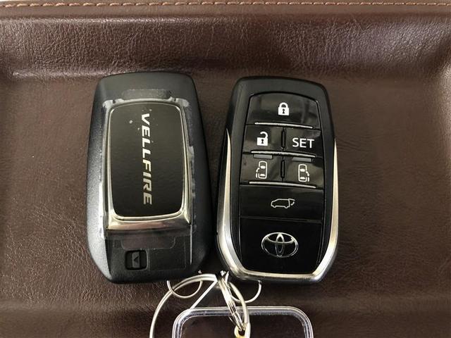 �X�}�[�g�L�[���|�P�b�g��o�b�O�Ɍg�т��Ă���΁A�L�[�����o�����ƂȂ��h�A�n���h������������A�h�A�n���h���̃Z���T�[�ɐG��邾���Ŏ{���ł��܂��B