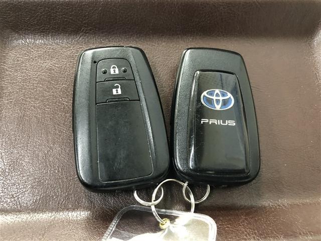 プリウス Ｓ　４ＷＤ　フルセグ　メモリーナビ　ＤＶＤ再生　ミュージックプレイヤー接続可　バックカメラ　衝突被害軽減システム　ＥＴＣ　ドラレコ　ＬＥＤヘッドランプ　ワンオーナー　記録簿　アイドリングストップ（34枚目）