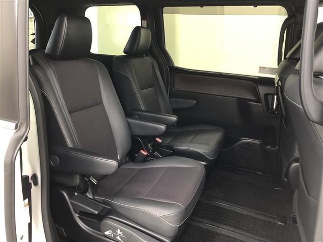 �V�l���̃Z�J���h�V�[�g�ɂ̓L���v�e���V�[�g���̗p�B����ւ̃X���C�h�@�\�����łȂ��������ւ̃X���C�h���\�Ȃ̂ŁA�ő�W�P�O�����̃����O�X���C�h���������Ă��܂��I�T�[�h�V�[�g�ւ̃A�N�Z�X���e�Ղł��B