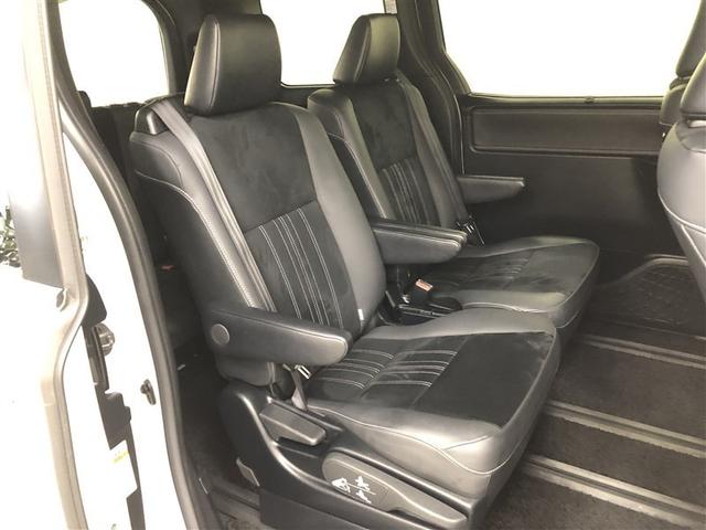 �V�l���̃Z�J���h�V�[�g�ɂ̓L���v�e���V�[�g���̗p�B����ւ̃X���C�h�@�\�����łȂ��������ւ̃X���C�h���g�ݍ��킹�邱�ƂŁA�ő�W�P�O�����̃����O�X���C�h�������I�T�[�h�V�[�g�ւ̃A�N�Z�X���e�Ղł��B