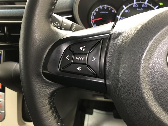 【ステアリングスイッチ】前方から目を離したり、ステアリングから手を離すことなく、手元のスイッチで様々な操作が行えます。