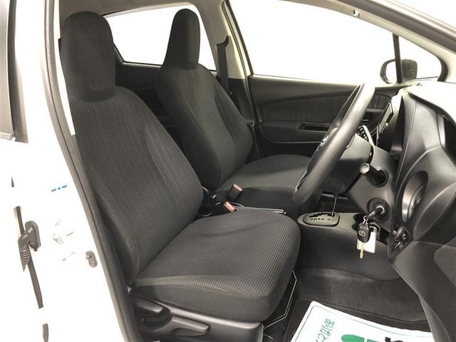 �^�]�Ȏ���́A��ݍ��ނ悤�ȃV���G�b�g�ň͂܂�Ă���A����΃R�b�N�s�b�g�ɂ��邩�̂悤�ȋC���ɂ����Ă���܂���