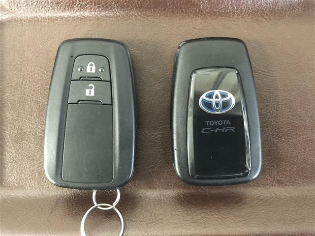 �X�}�[�g�L�[���|�P�b�g��o�b�O�Ɍg�т��Ă���΁A�L�[�����o�����ƂȂ��h�A�n���h������������A�h�A�n���h���̃Z���T�[�ɐG��邾���Ŏ{���ł��܂��B