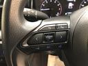 【ステアリングスイッチ】マルチインフォメーションディスプレイ内の表示切替や運転支援機能、オーディオなどの操作をステアリングから手を離さずに行うことができます。