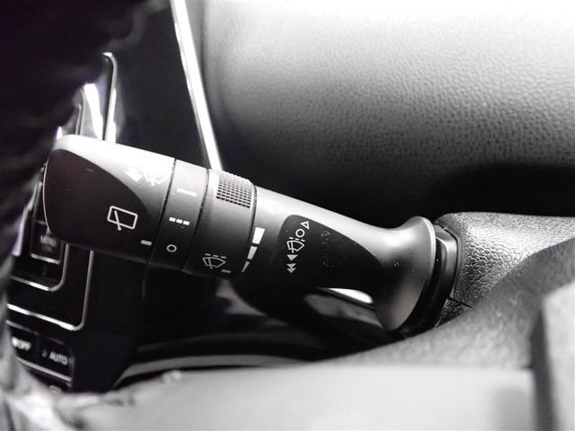 プリウス Ｓ　４ＷＤ　フルセグ　メモリーナビ　ＤＶＤ再生　ミュージックプレイヤー接続可　バックカメラ　衝突被害軽減システム　ＥＴＣ　ＬＥＤヘッドランプ　記録簿（12枚目）