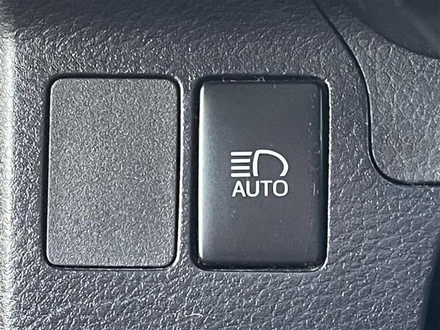 �n�C�r�[���ƃ��[�r�[���������Ő؂�ւ��A��Ԃ̕��s�҂Ȃǂ̑����������T�|�[�g�B�؂�ւ��Y���h���ق��A�蓮����̔ς킵�����y�����Ă����I�[�g�}�`�b�N�n�C�r�[���X�C�b�`�B