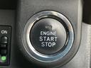 バッグやポケットにキーを入れっ放しでもエンジンＯＮ／ＯＦＦできるエンジンスイッチ。