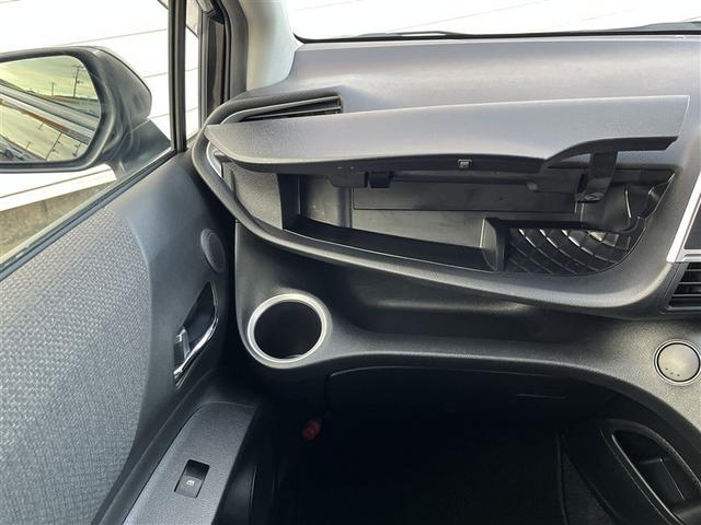 シエンタ ファンベースＧ　セーフティーエディション　フルセグ　メモリーナビ　バックカメラ　衝突被害軽減システム　ＥＴＣ　電動スライドドア　アイドリングストップ（27枚目）