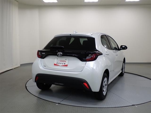 ヤリス Ｘ　４ＷＤ　メモリーナビ　バックカメラ　衝突被害軽減システム　ＥＴＣ（4枚目）