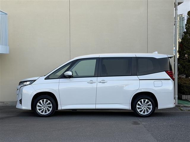 ノア Ｇ　４ＷＤ　メモリーナビ　バックカメラ　衝突被害軽減システム　ＥＴＣ　両側電動スライド　ＬＥＤヘッドランプ　ウオークスルー　乗車定員８人　３列シート（2枚目）