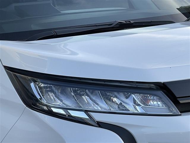 ノア Ｇ　４ＷＤ　メモリーナビ　バックカメラ　衝突被害軽減システム　ＥＴＣ　両側電動スライド　ＬＥＤヘッドランプ　ウオークスルー　乗車定員８人　３列シート（4枚目）