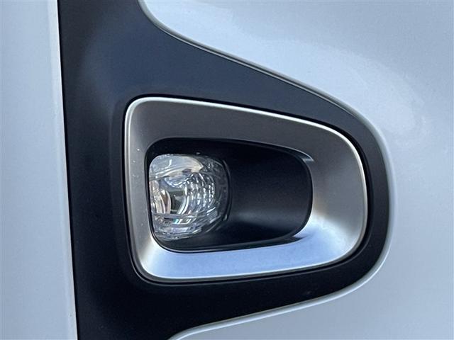 ノア Ｇ　４ＷＤ　メモリーナビ　バックカメラ　衝突被害軽減システム　ＥＴＣ　両側電動スライド　ＬＥＤヘッドランプ　ウオークスルー　乗車定員８人　３列シート（5枚目）