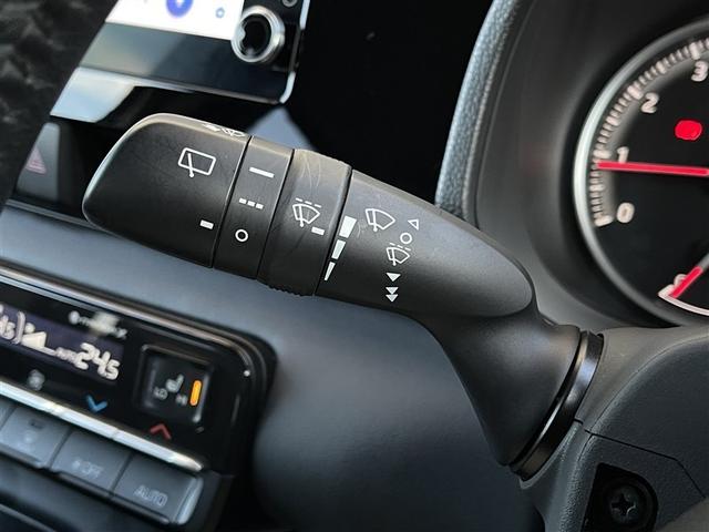 ノア Ｇ　４ＷＤ　メモリーナビ　バックカメラ　衝突被害軽減システム　ＥＴＣ　両側電動スライド　ＬＥＤヘッドランプ　ウオークスルー　乗車定員８人　３列シート（12枚目）