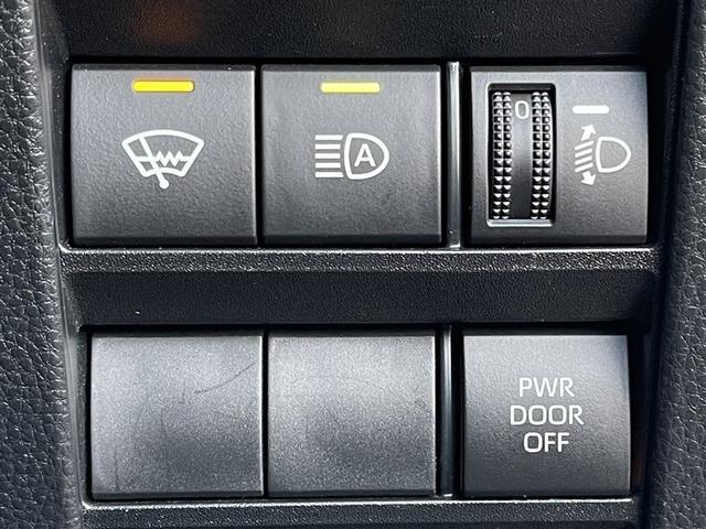 ノア Ｇ　４ＷＤ　メモリーナビ　バックカメラ　衝突被害軽減システム　ＥＴＣ　両側電動スライド　ＬＥＤヘッドランプ　ウオークスルー　乗車定員８人　３列シート（16枚目）