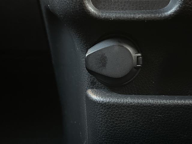 ノア Ｇ　４ＷＤ　メモリーナビ　バックカメラ　衝突被害軽減システム　ＥＴＣ　両側電動スライド　ＬＥＤヘッドランプ　ウオークスルー　乗車定員８人　３列シート（19枚目）