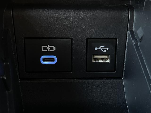 ノア Ｇ　４ＷＤ　メモリーナビ　バックカメラ　衝突被害軽減システム　ＥＴＣ　両側電動スライド　ＬＥＤヘッドランプ　ウオークスルー　乗車定員８人　３列シート（20枚目）