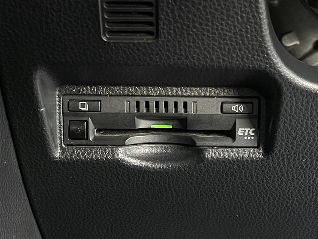 ノア Ｇ　４ＷＤ　メモリーナビ　バックカメラ　衝突被害軽減システム　ＥＴＣ　両側電動スライド　ＬＥＤヘッドランプ　ウオークスルー　乗車定員８人　３列シート（21枚目）