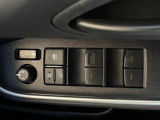 ノア Ｇ　４ＷＤ　メモリーナビ　バックカメラ　衝突被害軽減システム　ＥＴＣ　両側電動スライド　ＬＥＤヘッドランプ　ウオークスルー　乗車定員８人　３列シート（22枚目）