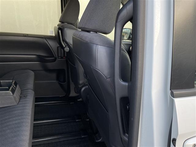 ノア Ｇ　４ＷＤ　メモリーナビ　バックカメラ　衝突被害軽減システム　ＥＴＣ　両側電動スライド　ＬＥＤヘッドランプ　ウオークスルー　乗車定員８人　３列シート（33枚目）