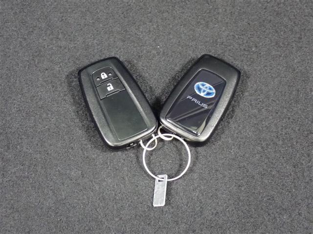 プリウス ＳセーフティプラスＩＩ　４ＷＤ　メモリーナビ　衝突被害軽減システム　ＬＥＤヘッドランプ（32枚目）