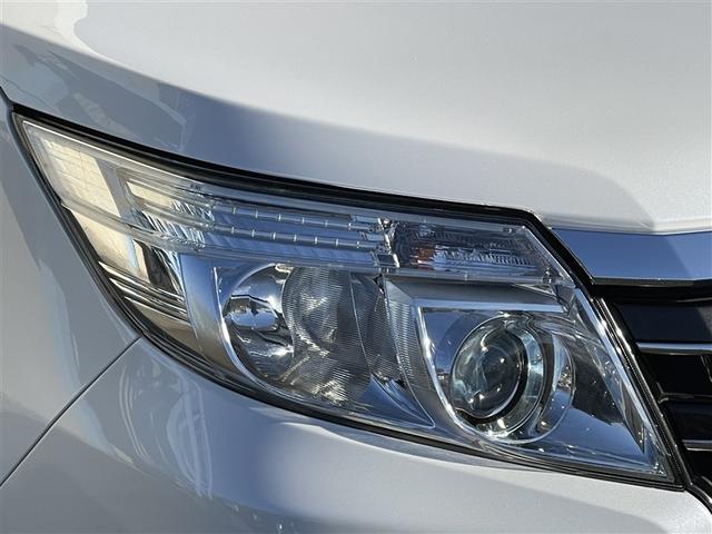 ノア ハイブリッドＸ　フルセグ　メモリーナビ　ＤＶＤ再生　ミュージックプレイヤー接続可　バックカメラ　ＥＴＣ　両側電動スライド　ＬＥＤヘッドランプ　乗車定員７人　３列シート（4枚目）