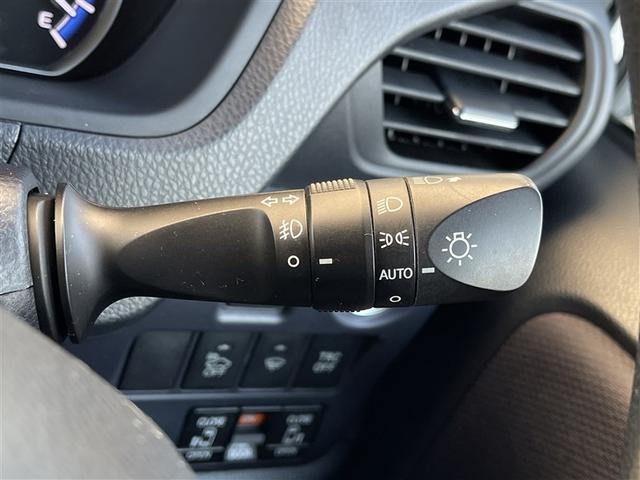 ノア ハイブリッドＸ　フルセグ　メモリーナビ　ＤＶＤ再生　ミュージックプレイヤー接続可　バックカメラ　ＥＴＣ　両側電動スライド　ＬＥＤヘッドランプ　乗車定員７人　３列シート（12枚目）