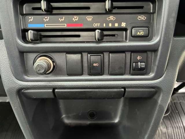 NT100クリッパートラック DX 4WD エアコン・AM/FMラジオ・パワステ(15枚目)