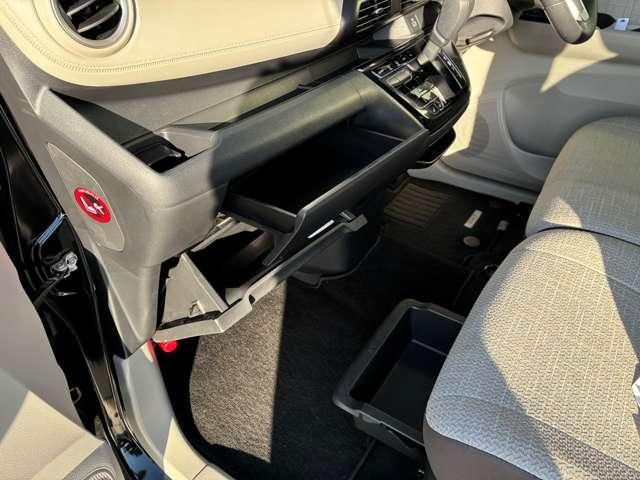 ����Ȃ̃V�[�g���Ɏ��[�ӏ����������܂��̂ŕ��i�g�p������̂�Ԍ��؃P�[�X����ɂ��Ă��������ɂ��֗��ł��B