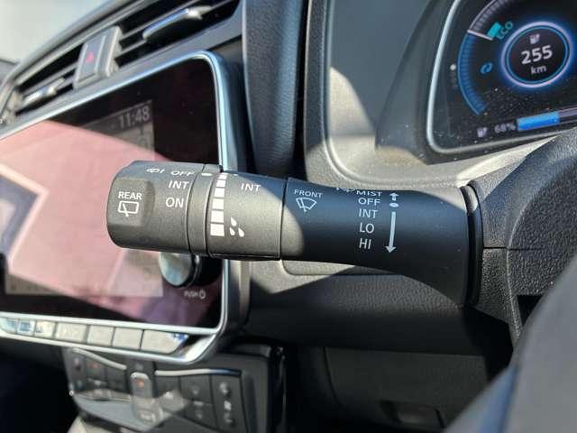 雨の量に応じてワイパーの作動間隔を調整できます♪