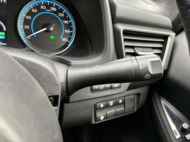 �n�C�r�[���A�V�X�g�͐�s�Ԃ܂��͑Ό��Ԃ���̖͂��邳�Ȃǂɉ����A�����I�Ƀn�C�r�[���i������j�ƃ��[�r�[���i�������j��؂�ւ��܂���