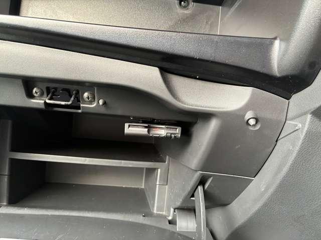 ノート ｅ－パワー　Ｘ　冬タイヤ有・純正ナビ・ドラレコ・ＥＴＣ・ＡＶＭ（7枚目）