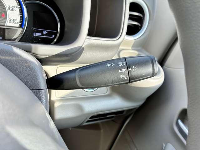 �I�[�g���C�g�@�\�t���ł���܂��n�C�r�[���A�V�X�g�ŁA��s�Ԃ܂��͑Ό��Ԃ���̖͂��邳�Ȃǂɉ����A�����I�Ƀn�C�r�[���i������j�ƃ��[�r�[���i�������j��؂�ւ��܂���