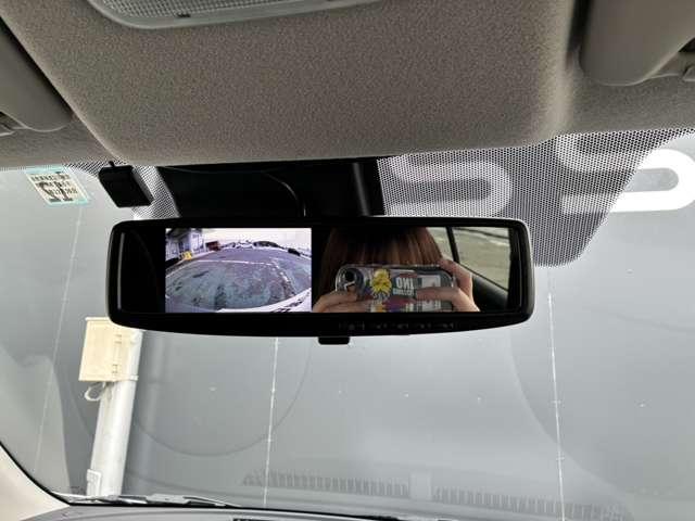 �o�b�N���j�^�[�̉f���̓~���[�ɓ��e����܂������Ԏ��̋��������ł��ˁ�