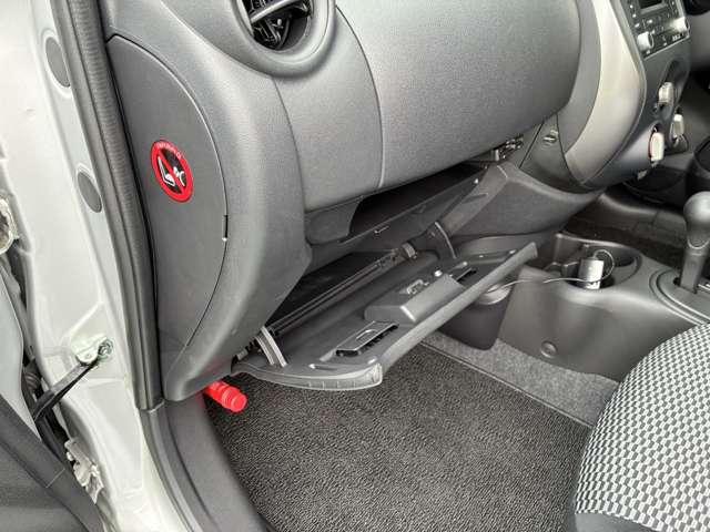 �O���[�u�{�b�N�X���[�ł��B�Ԍ��؃u�b�N�Ȃǂ����[����̂Ƀs�b�^���ł���