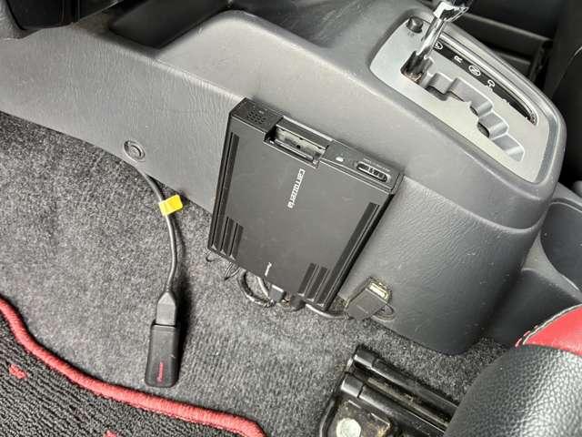 �h���C�u���R�[�_�[�̖{�̂ł��B������ɂr�c�J�[�h��}�����܂��B