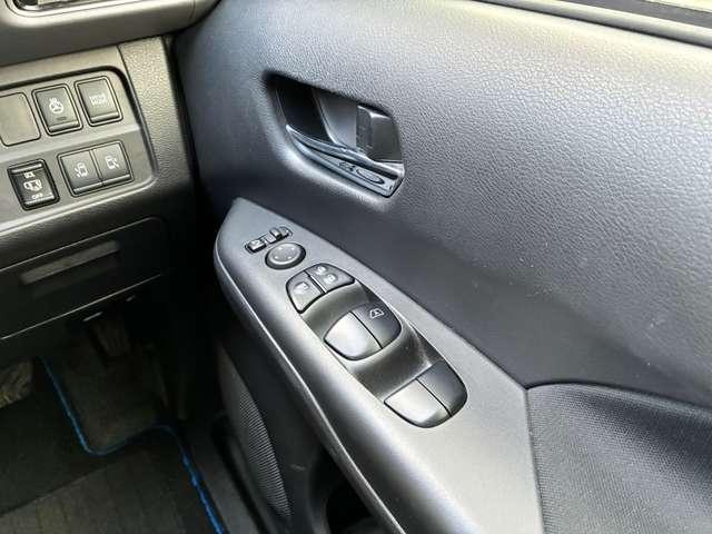 �^�]�ȑ��̃h�A���B������̃X�C�b�`�Ńh�A�~���[�̊p�x������p���[�E�B���h�[�̑��삪�\�ɂȂ�܂��B