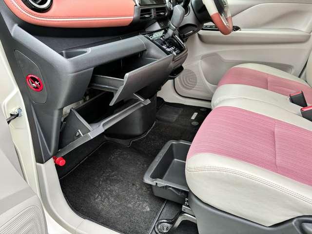 �O���[�u�{�b�N�X���[�ł��B�Ԍ��؃u�b�N�Ȃǂ����[����̂Ƀs�b�^���ł���