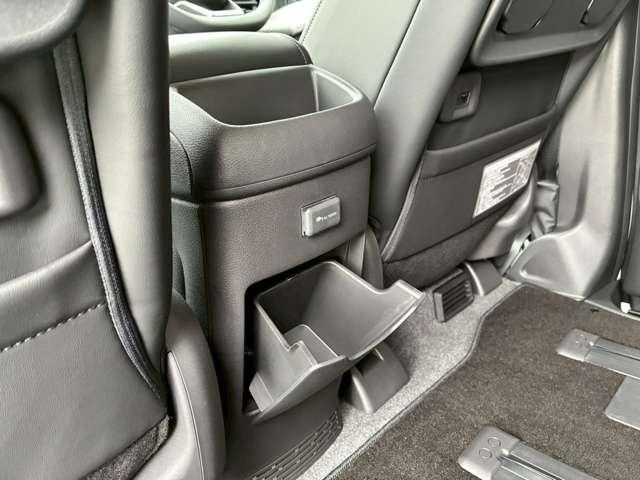 �Z���^�[�R���\�[���̌㕔���ȑ��ɂ�����Ƃ������[�X�y�[�X�Ƃ`�b�d�����������܂���