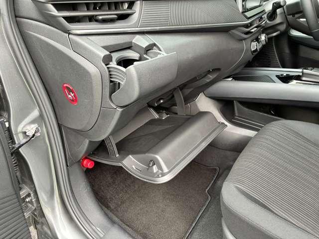 �O���[�u�{�b�N�X���[�ł��B�Ԍ��؃u�b�N�Ȃǂ����[����̂Ƀs�b�^���ł���