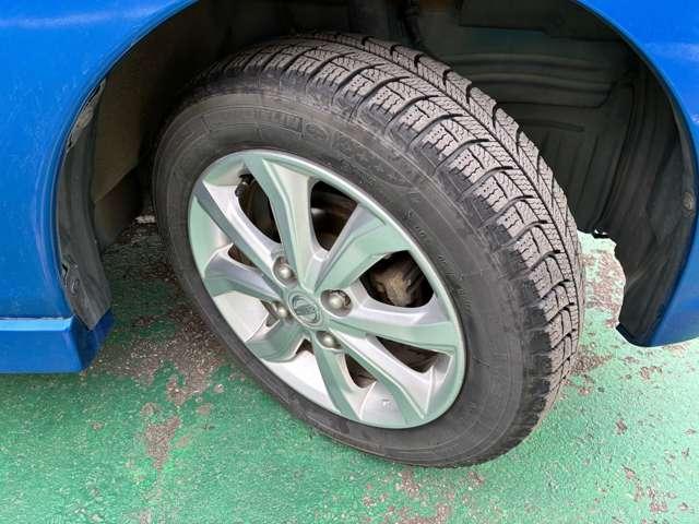 �^�C���T�C�Y�͂P�T�T�^�U�T�q�P�S�ł��B���Y�����A���~�����ł����i�����݃X�^�b�h���X�^�C�����𑕒����Ă���܂����A�V�i�̉ă^�C���ɗ����ւ��Ă��[�Ԃ����Ă��������܂��B�j