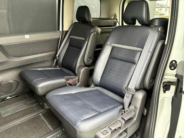 �Q��ڃV�[�g�͉��ɂ��X���C�h���܂��̂ŁA�R��ڃV�[�g�֑�l�ł��X���[�X�ɏ��~��ł��܂��i���O�O�j���@�R��ڂ��c�X���C�h�\�ł��B