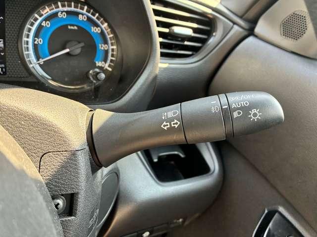 �I�[�g���C�g�@�\�t���ł���܂��n�C�r�[���A�V�X�g�ŁA��s�Ԃ܂��͑Ό��Ԃ���̖͂��邳�Ȃǂɉ����A�����I�Ƀn�C�r�[���i������j�ƃ��[�r�[���i�������j��؂�ւ��܂���