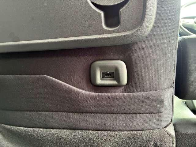 �t�r�a�\�P�b�g�͏���ȃV�[�g��둤�ɂ������܂��B���s���ɃX�}�[�g�t�H����^�u���b�g�[�����[�d���邱�Ƃ��ł��܂��i�O�O��