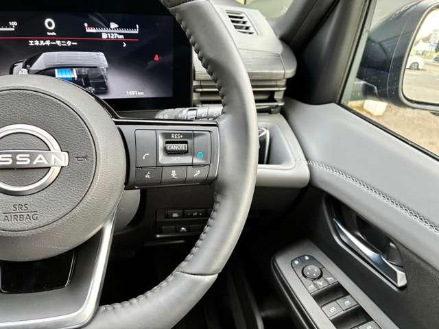 �v���p�C���b�g�Q�D�O�́A�������H�⎩���Ԑ�p���H���^�]�҂��ݒ肵���ԑ�������ɁA��s�ԂƎԑ��ɉ������Ԋԋ�����ۂ��Ȃ���A�Ԑ������t�߂𑖍s���邽�߂̉^�]�����Ԑ��ύX������x�����܂��B